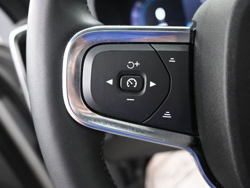Certified 2023 Volvo XC40 Recharge Ultimate image 17