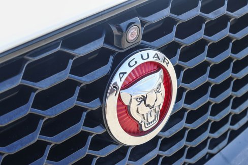 Used 2018 Jaguar E-PACE S image 11