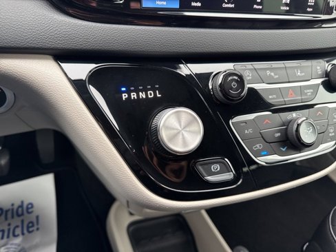 Used 2023 Chrysler Pacifica Touring-L image 31