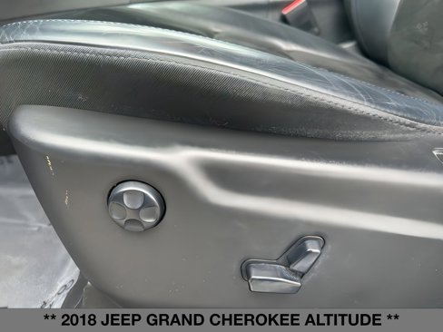 Used 2018 Jeep Grand Cherokee Altitude image 17