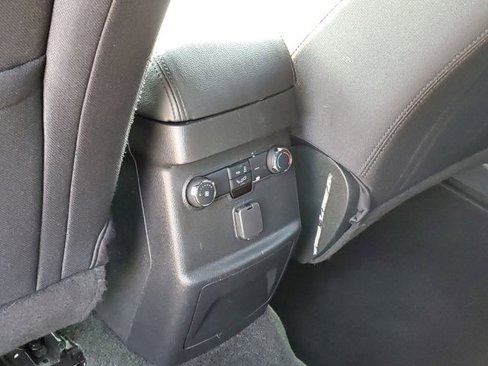 Used 2018 Ford Explorer XLT image 31