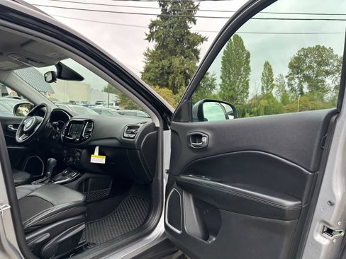 Used 2020 Jeep Compass Latitude image 11