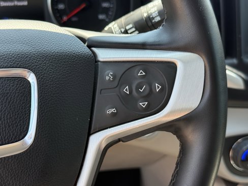 Used 2024 GMC Terrain SLT image 17