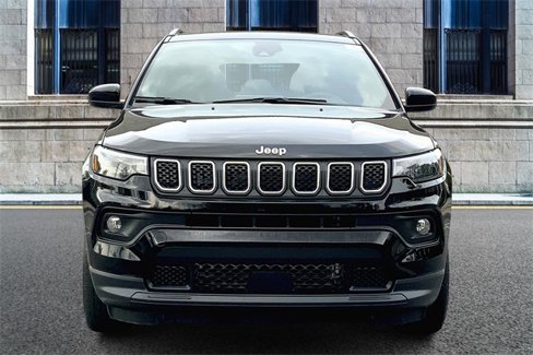 Used 2023 Jeep Compass Latitude image 3