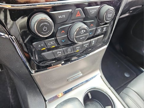 Used 2020 Jeep Grand Cherokee Limited image 25