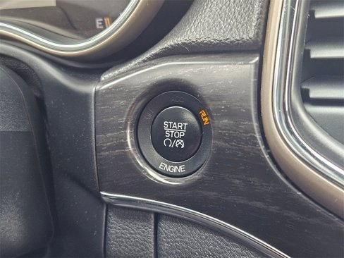 Used 2014 Jeep Grand Cherokee Limited image 17