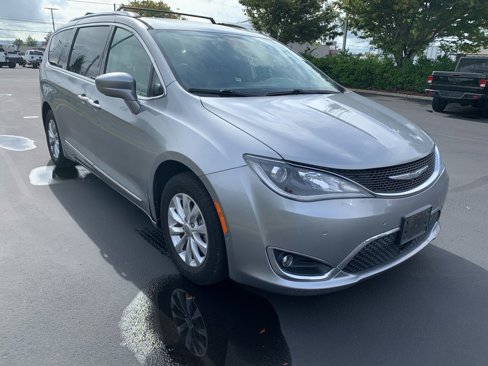 Used 2018 Chrysler Pacifica Touring-L Plus image 4