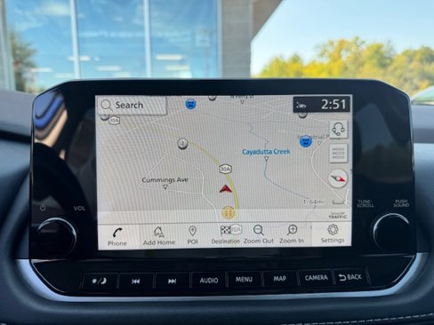 Used 2023 Nissan Rogue SL w/ SL Premium Package image 11