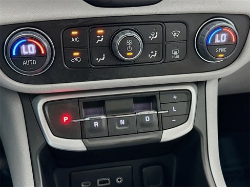 Used 2024 GMC Terrain SLE w/ Driver Convenience Package image 15
