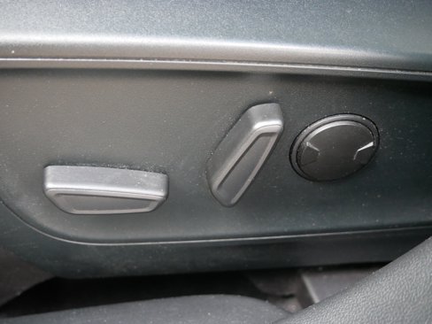 Used 2020 Ford Escape SE image 12