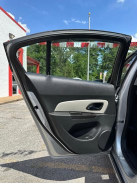 Used 2013 Chevrolet Cruze LS image 15