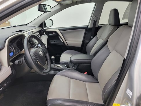 Used 2015 Toyota RAV4 Limited image 15