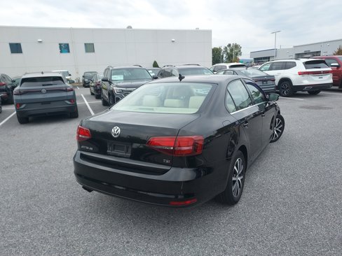 Used 2017 Volkswagen Jetta SE image 5