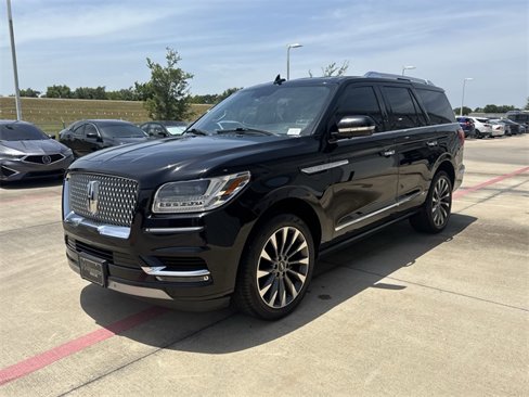 Used 2018 Lincoln Navigator Select image 3