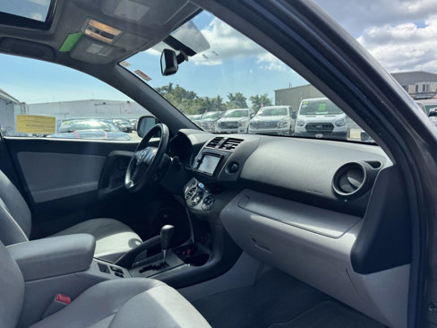 Used 2011 Toyota RAV4 Limited image 38