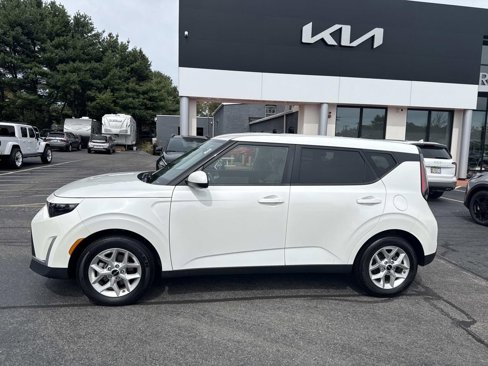 Used 2024 Kia Soul LX w/ Option Group 015 image 2