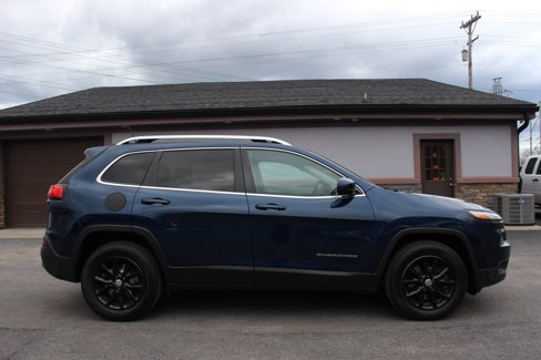 Used 2018 Jeep Cherokee Latitude image 3