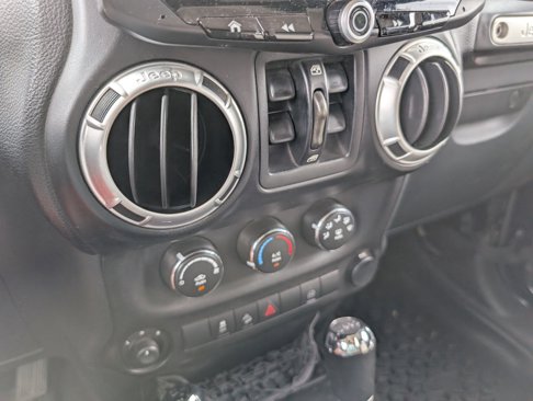 Used 2011 Jeep Wrangler Unlimited Rubicon w/ Dual Top Group image 8