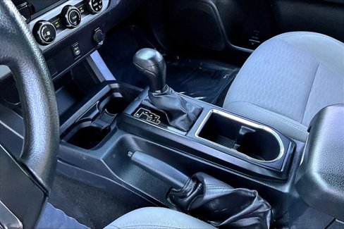 Used 2017 Toyota Tacoma SR image 16
