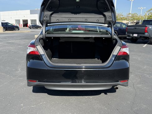 Used 2019 Toyota Camry LE image 8