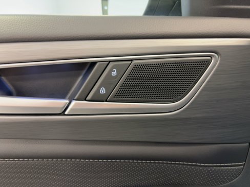 Used 2025 Volkswagen Atlas Cross Sport SE image 22