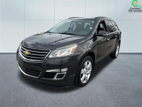 Used 2017 Chevrolet Traverse LT w/ Style and Technology Package image 2