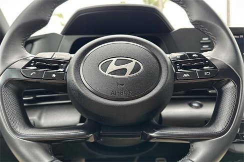 Used 2025 Hyundai Elantra Sport image 23