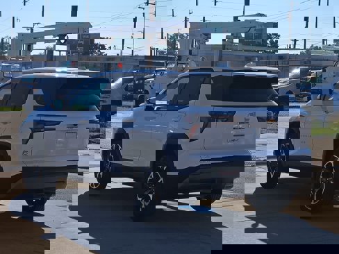 New 2026 Chevrolet Equinox LT image 3