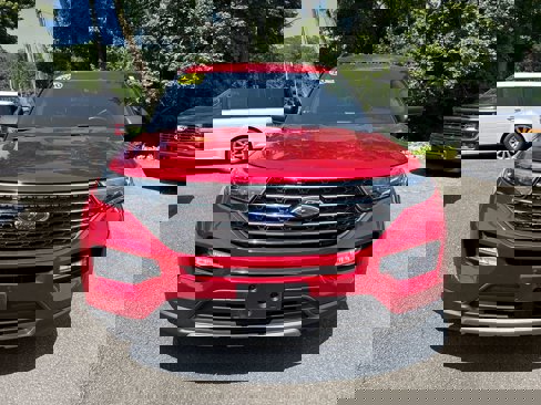 Used 2020 Ford Explorer XLT w/ Equipment Group 202A image 2