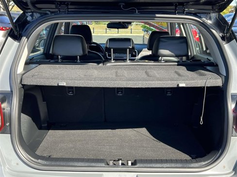 Used 2022 Hyundai Venue Limited image 8