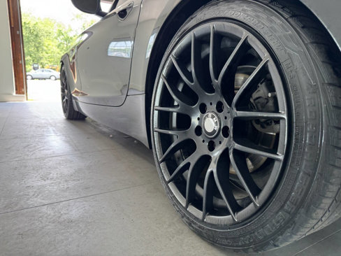 Used 2011 BMW Z4 sDrive35i image 11