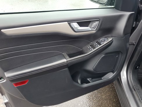 Used 2021 Ford Escape SE w/ SE Sport Appearance Package image 10