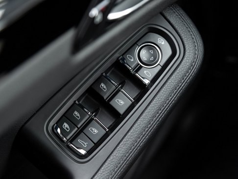 Certified 2024 Porsche Macan image 19