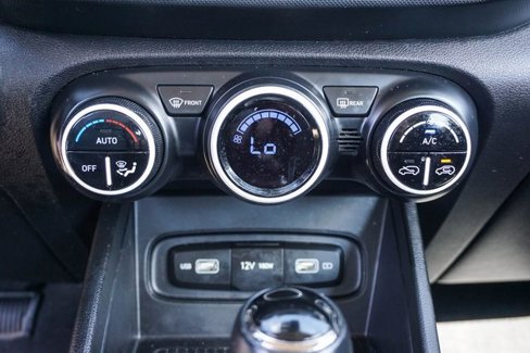 Used 2022 Hyundai Venue Limited image 18