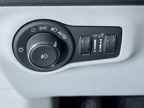 Used 2018 Jeep Compass Limited w/ Navigation Group image 13