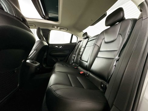 Certified 2025 Volvo S60 B5 Core image 23