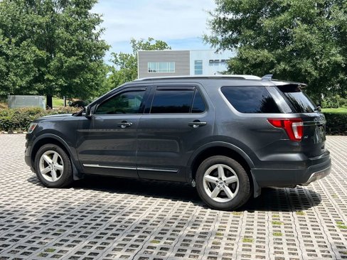 Used 2016 Ford Explorer XLT w/ Equipment Group 202A image 8