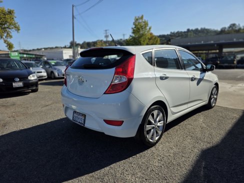 Used 2013 Hyundai Accent SE image 5