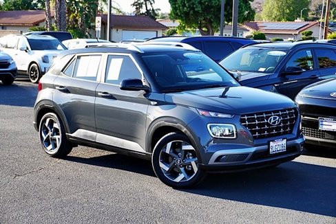 Certified 2024 Hyundai Venue Limited image 3