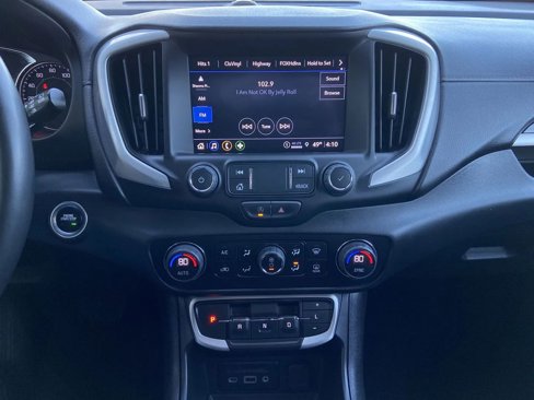 Used 2023 GMC Terrain SLT image 12