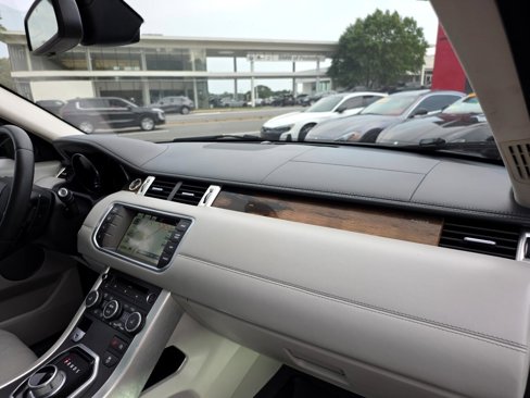 Used 2015 Land Rover Range Rover Evoque Prestige image 39