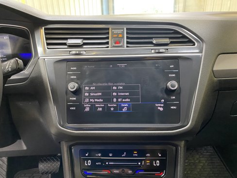 Used 2024 Volkswagen Tiguan SE image 40