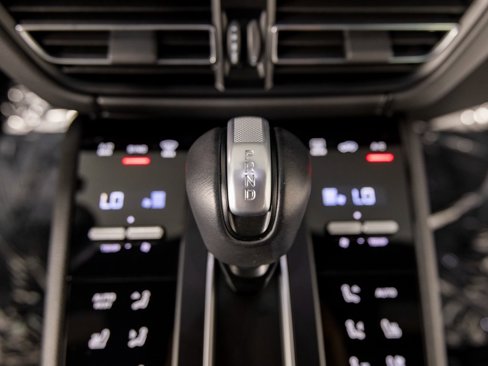 Certified 2025 Porsche Macan image 24