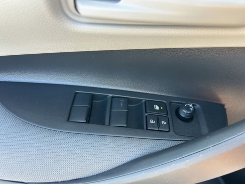 Used 2025 Toyota Corolla LE image 26