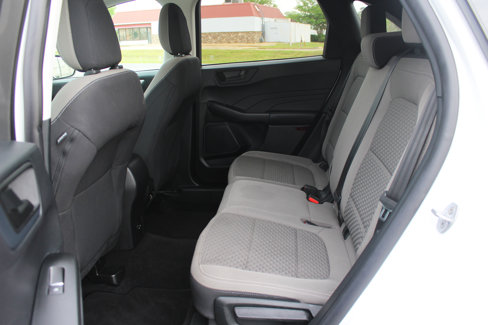 Used 2022 Ford Escape SE image 36