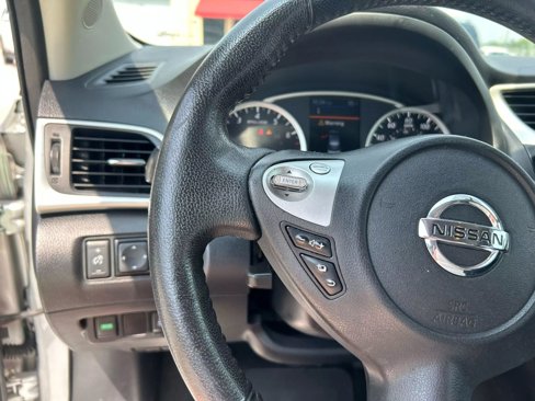 Used 2019 Nissan Sentra SV image 12