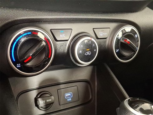 Used 2020 Hyundai Venue SE image 18