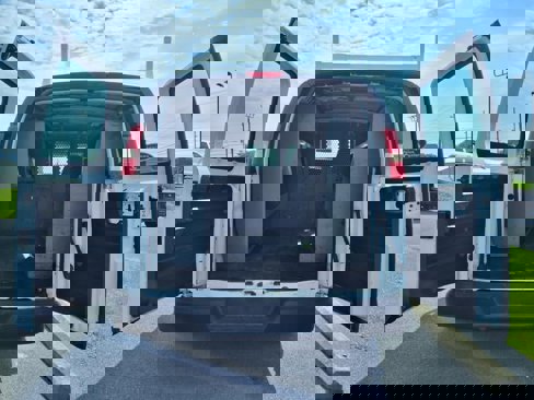 Used 2004 GMC Savana 1500 image 5