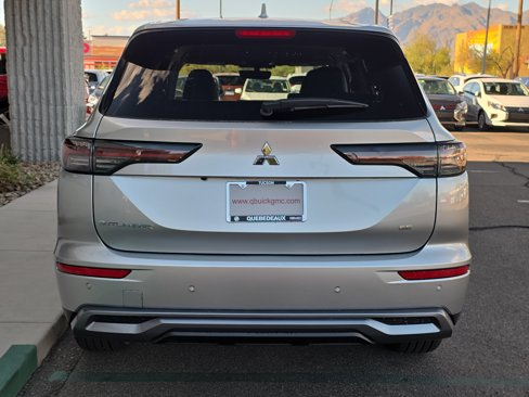 New 2025 Mitsubishi Outlander SE image 3