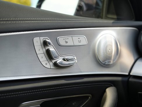 Certified 2019 Mercedes-Benz E 300 4MATIC image 31